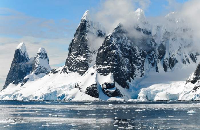 Discovery of 'oxygen oasis' in Antarctic lake hints at Earth's past